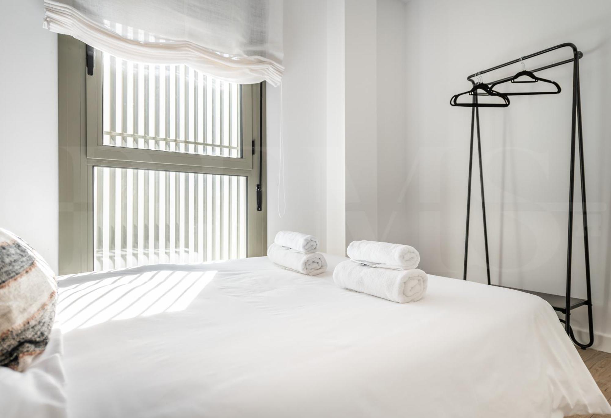 Vibrant With Terrace By Rems